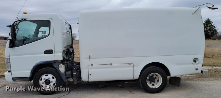 image for item KH9830 2008 Mitsubishi FUSO  box truck
