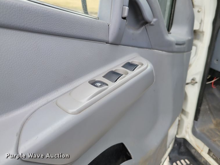 image for item KH9830 2008 Mitsubishi FUSO  box truck