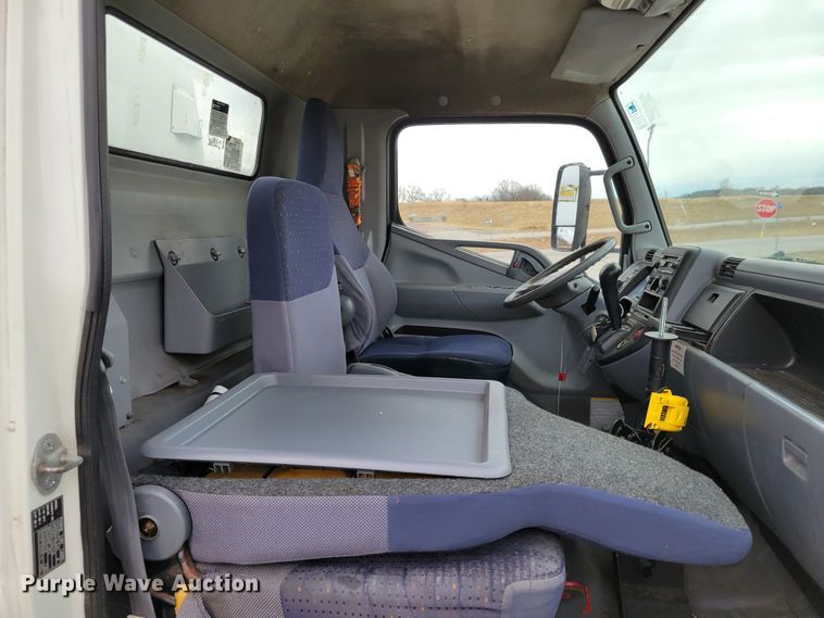 image for item KH9830 2008 Mitsubishi FUSO  box truck