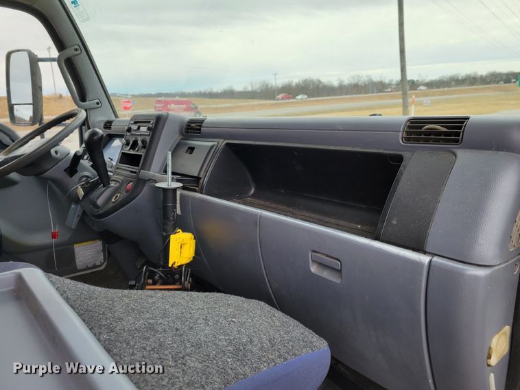 image for item KH9830 2008 Mitsubishi FUSO  box truck