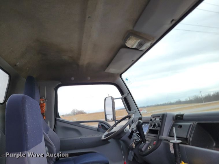 image for item KH9830 2008 Mitsubishi FUSO  box truck