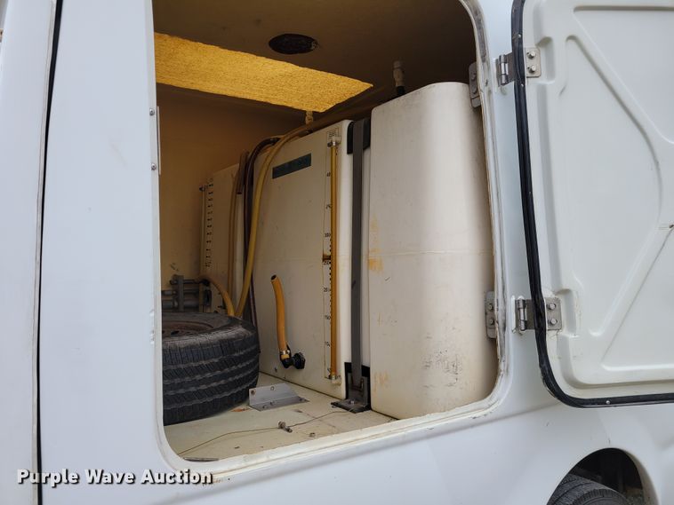 image for item KH9830 2008 Mitsubishi FUSO  box truck