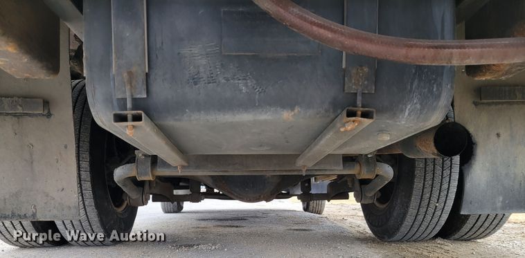 image for item KH9830 2008 Mitsubishi FUSO  box truck