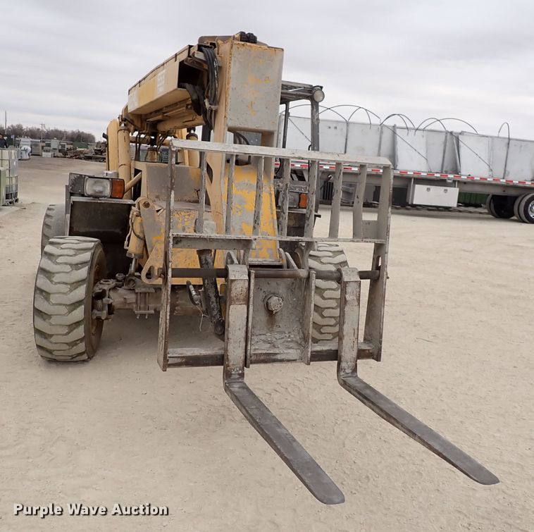 image for item DC4139 1996 Gehl 553  telehandler