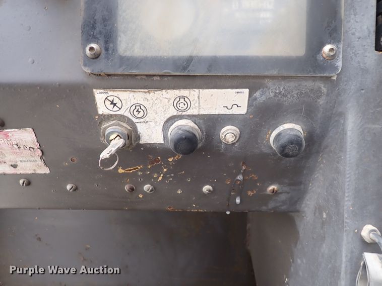 image for item DC4139 1996 Gehl 553  telehandler