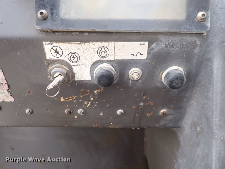 image for item DC4139 1996 Gehl 553  telehandler