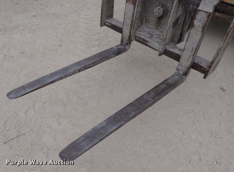 image for item DC4139 1996 Gehl 553  telehandler