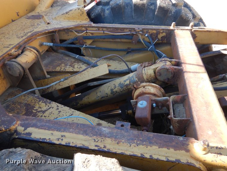 image for item DE7509 1982 Caterpillar 613B  elevating scraper