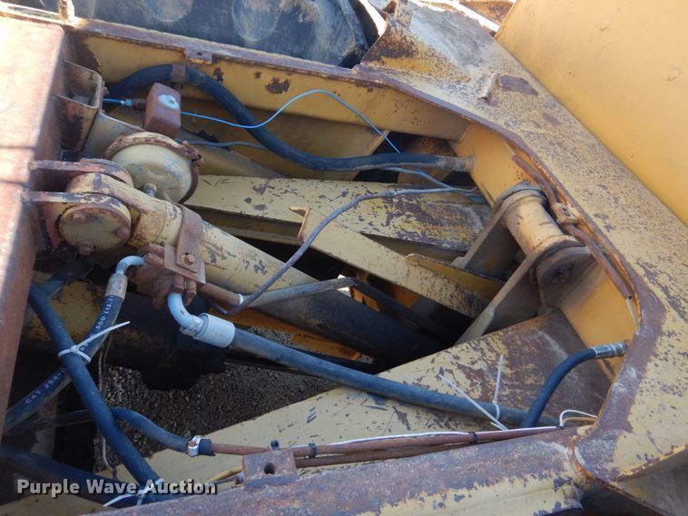 image for item DE7509 1982 Caterpillar 613B  elevating scraper