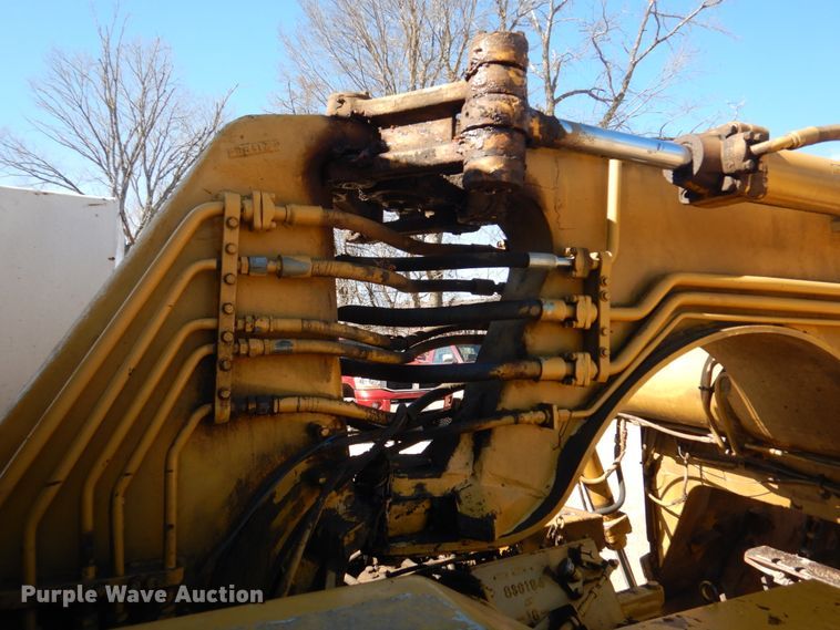 image for item DE7509 1982 Caterpillar 613B  elevating scraper