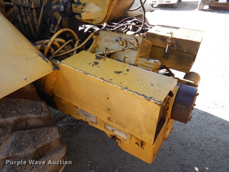 image for item DE7509 1982 Caterpillar 613B  elevating scraper