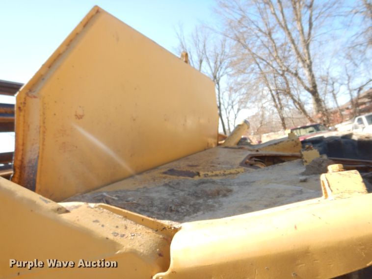 image for item DE7509 1982 Caterpillar 613B  elevating scraper