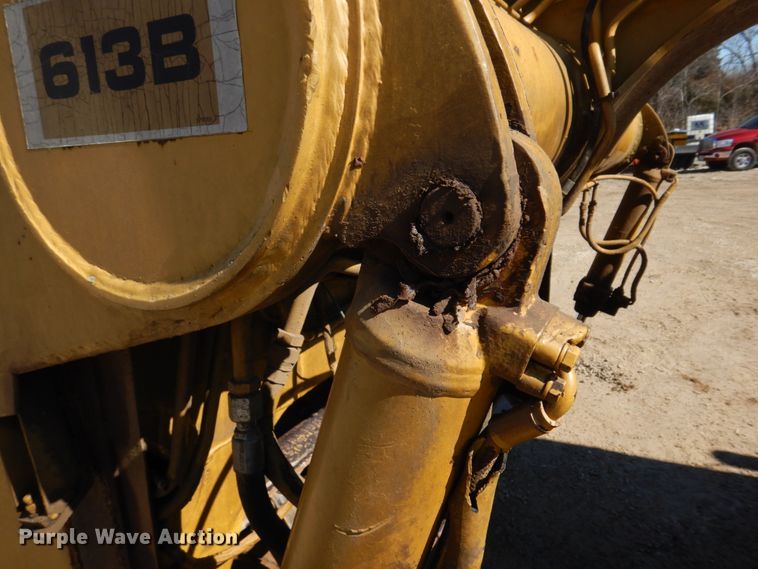 image for item DE7509 1982 Caterpillar 613B  elevating scraper