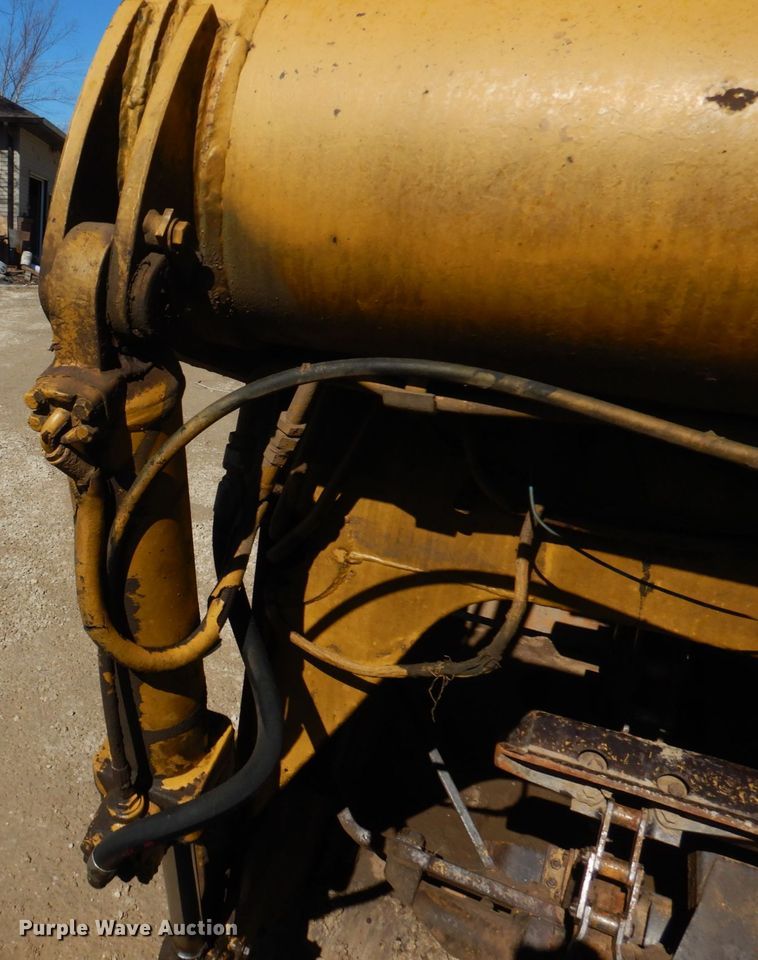 image for item DE7509 1982 Caterpillar 613B  elevating scraper