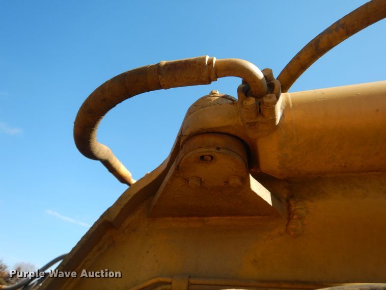 image for item DE7509 1982 Caterpillar 613B  elevating scraper