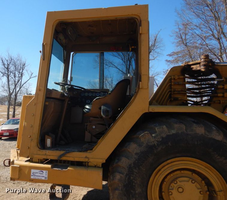 image for item DE7509 1982 Caterpillar 613B  elevating scraper