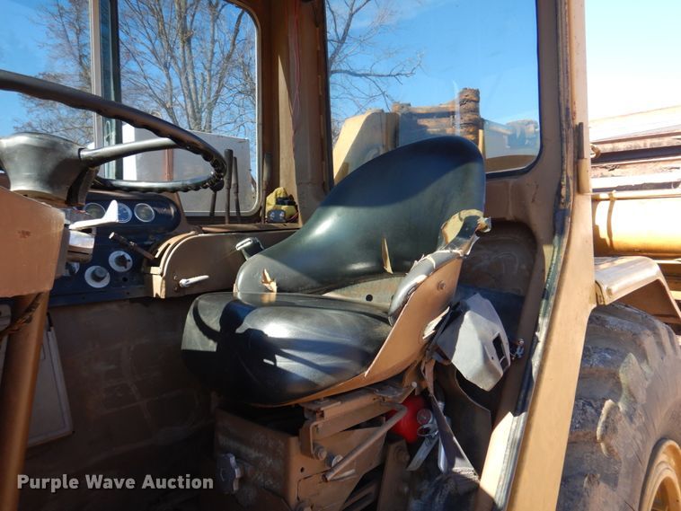 image for item DE7509 1982 Caterpillar 613B  elevating scraper