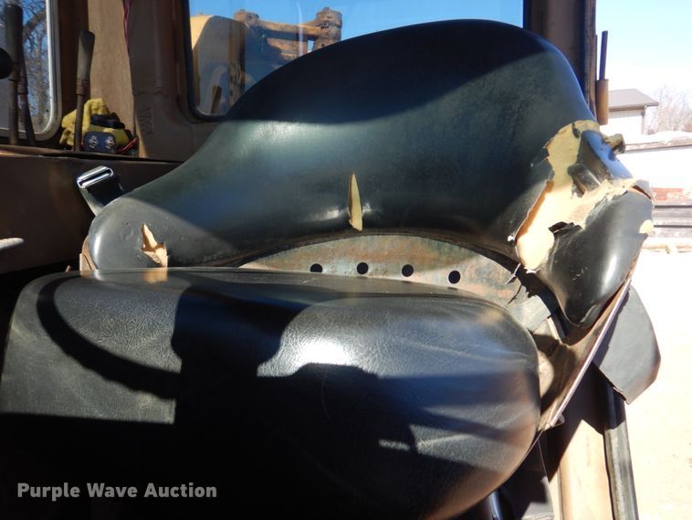 image for item DE7509 1982 Caterpillar 613B  elevating scraper