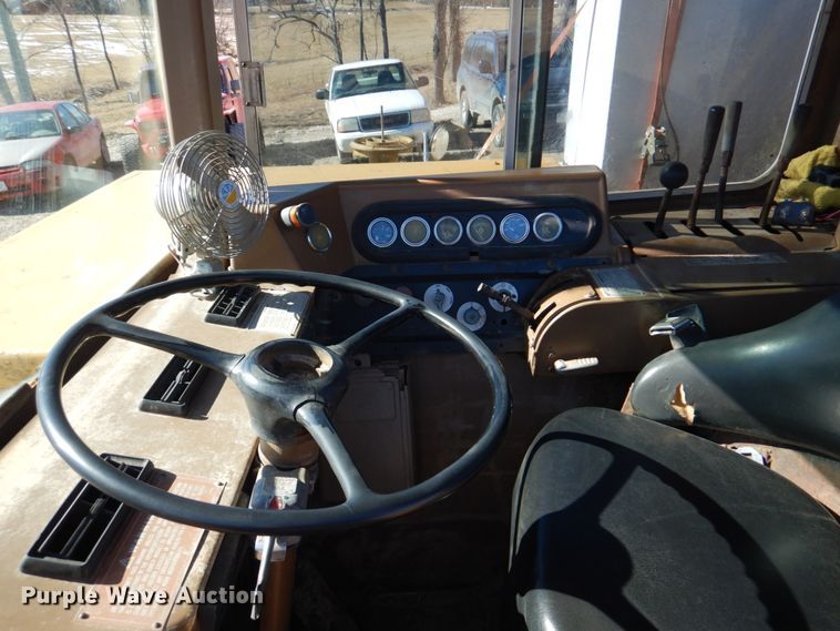 image for item DE7509 1982 Caterpillar 613B  elevating scraper