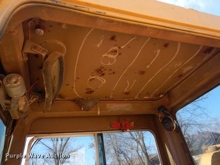 image for item DE7509 1982 Caterpillar 613B  elevating scraper