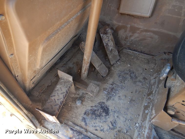 image for item DE7509 1982 Caterpillar 613B  elevating scraper