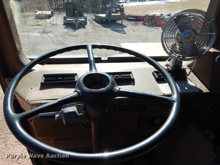 image for item DE7509 1982 Caterpillar 613B  elevating scraper