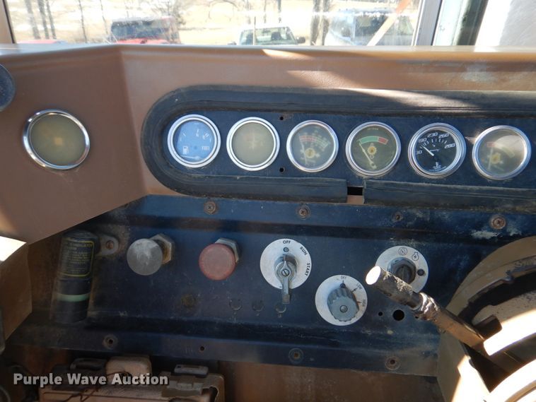 image for item DE7509 1982 Caterpillar 613B  elevating scraper