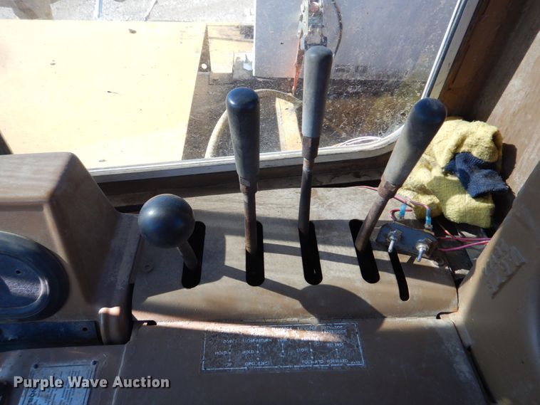 image for item DE7509 1982 Caterpillar 613B  elevating scraper