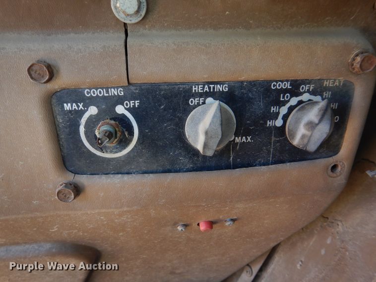 image for item DE7509 1982 Caterpillar 613B  elevating scraper