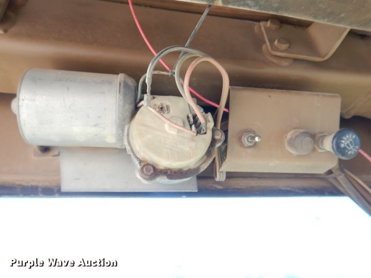 image for item DE7509 1982 Caterpillar 613B  elevating scraper