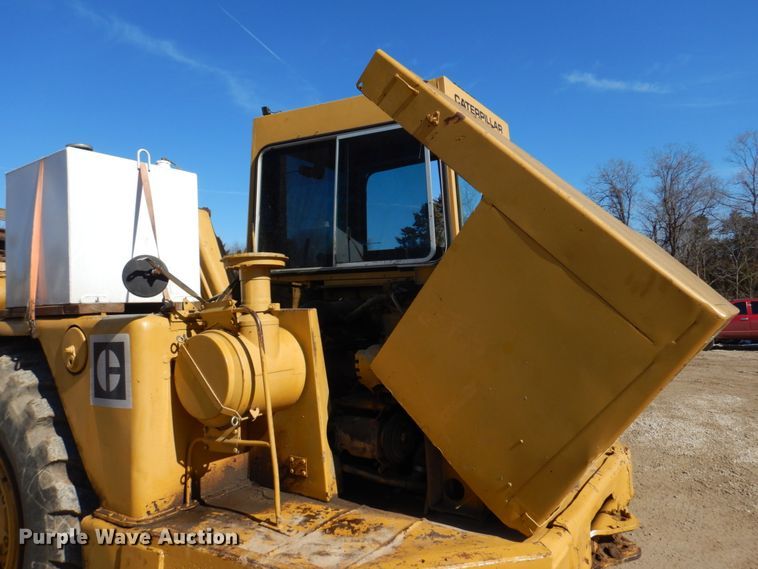 image for item DE7509 1982 Caterpillar 613B  elevating scraper