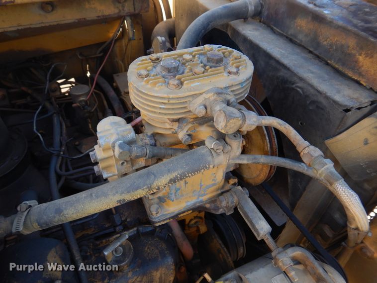 image for item DE7509 1982 Caterpillar 613B  elevating scraper