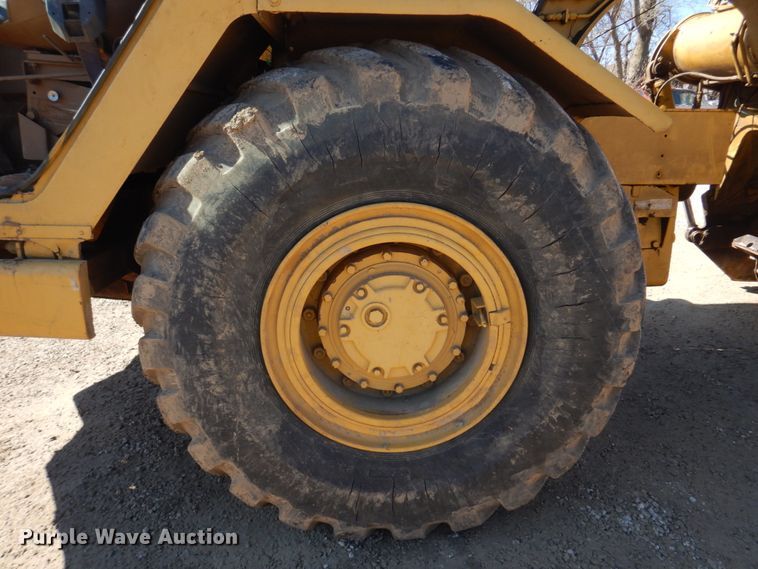 image for item DE7509 1982 Caterpillar 613B  elevating scraper
