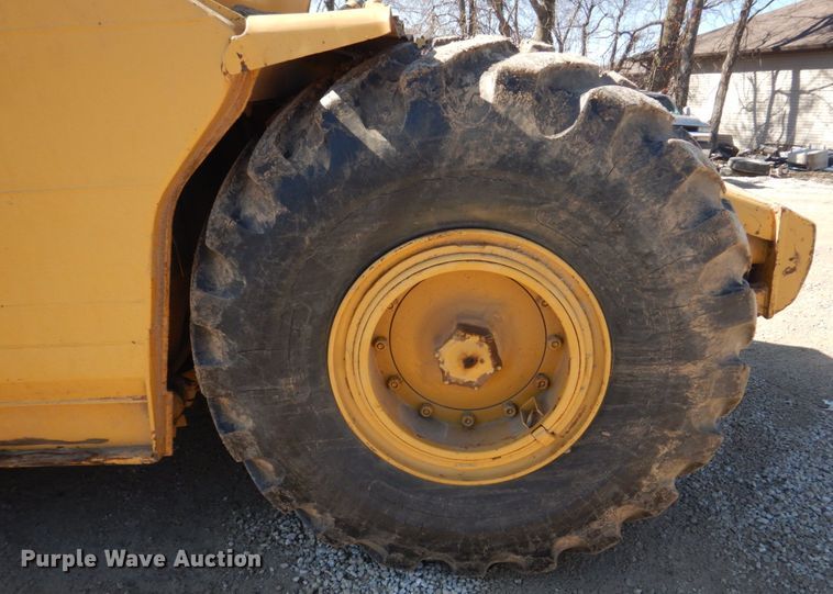 image for item DE7509 1982 Caterpillar 613B  elevating scraper