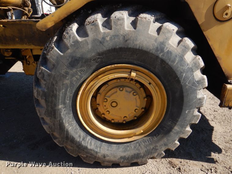 image for item DE7509 1982 Caterpillar 613B  elevating scraper