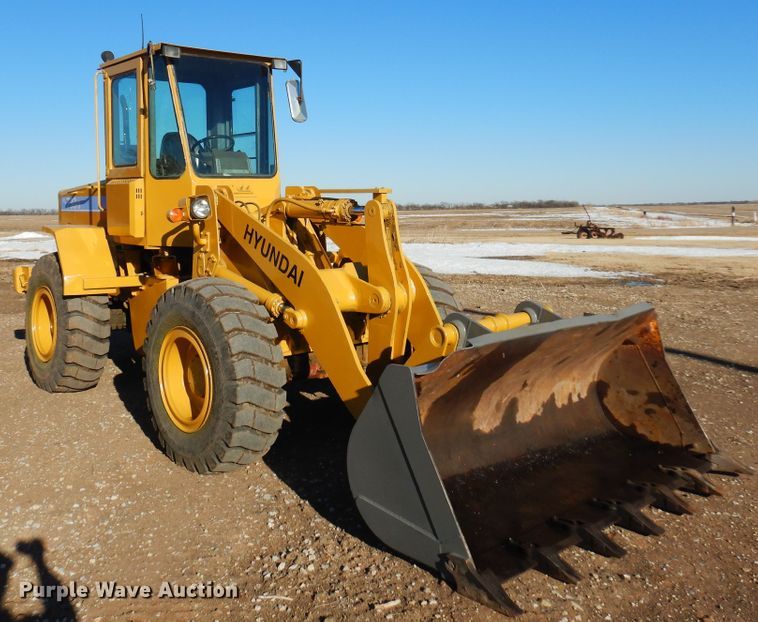image for item DF0053 1998 Hyundai HL730-3  wheel loader