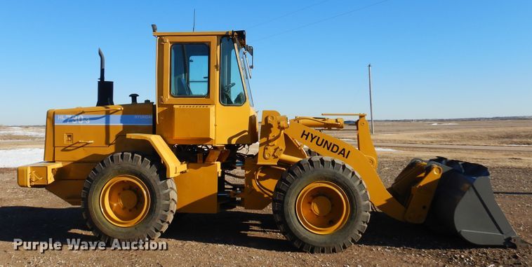 image for item DF0053 1998 Hyundai HL730-3  wheel loader