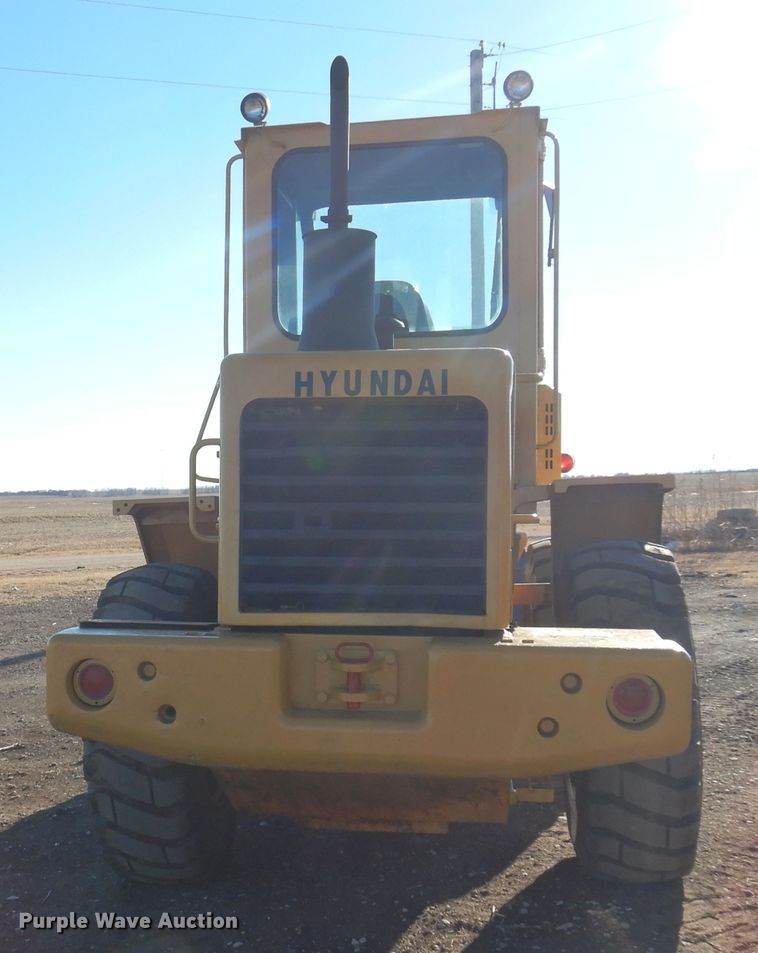 image for item DF0053 1998 Hyundai HL730-3  wheel loader