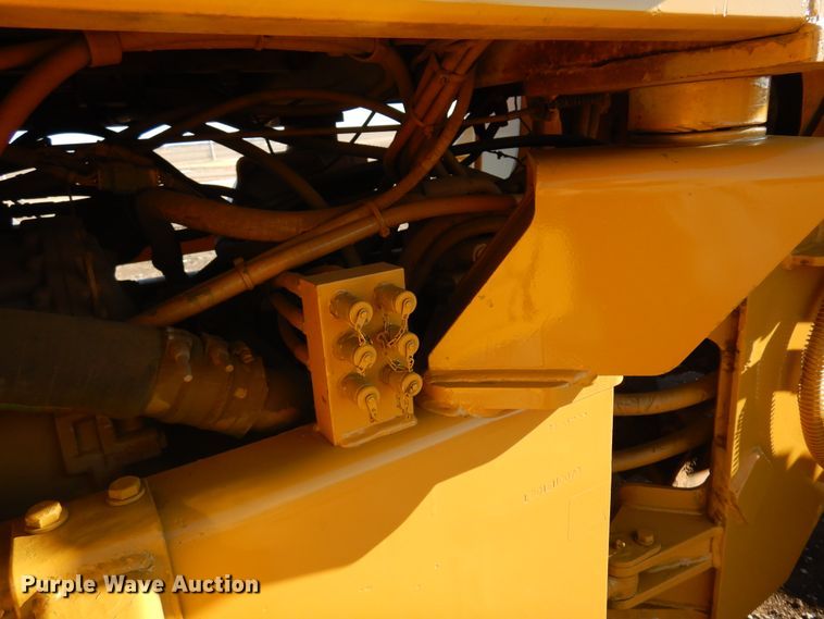 image for item DF0053 1998 Hyundai HL730-3  wheel loader