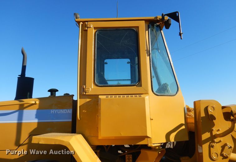 image for item DF0053 1998 Hyundai HL730-3  wheel loader