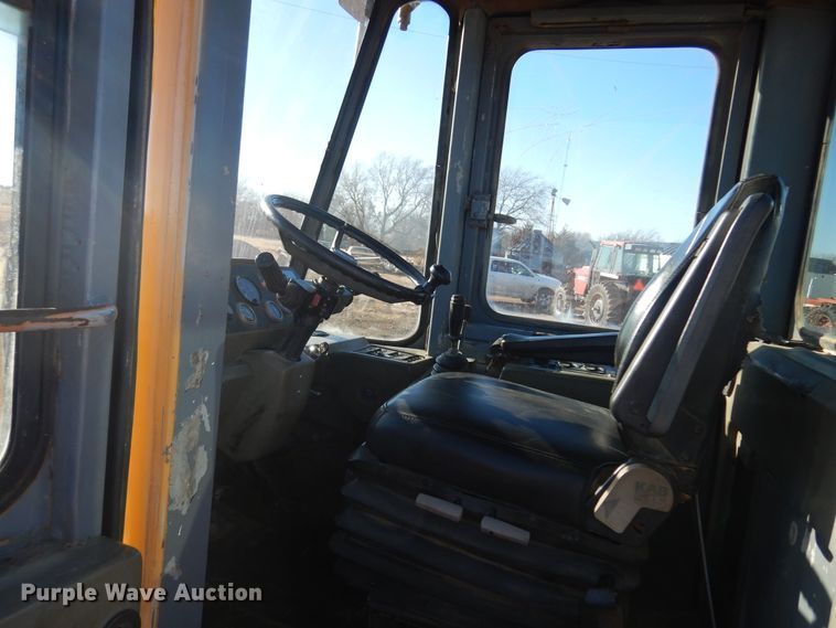 image for item DF0053 1998 Hyundai HL730-3  wheel loader