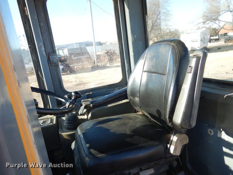 image for item DF0053 1998 Hyundai HL730-3  wheel loader