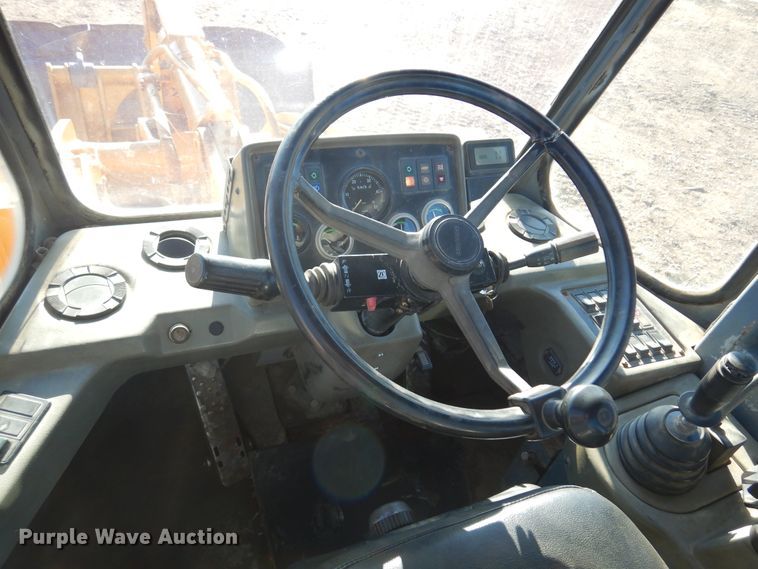 image for item DF0053 1998 Hyundai HL730-3  wheel loader