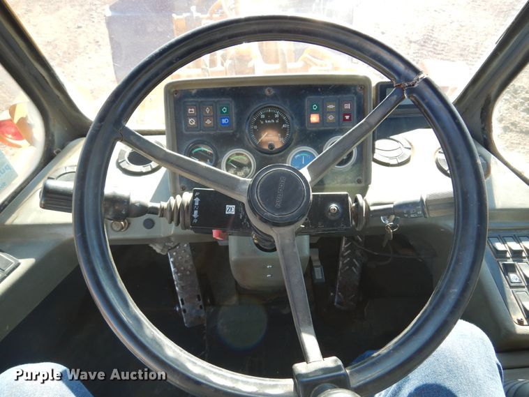 image for item DF0053 1998 Hyundai HL730-3  wheel loader