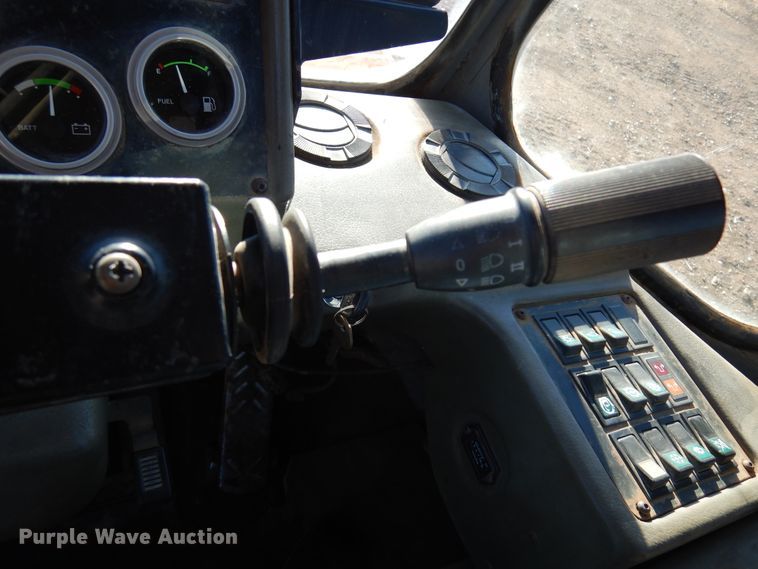 image for item DF0053 1998 Hyundai HL730-3  wheel loader