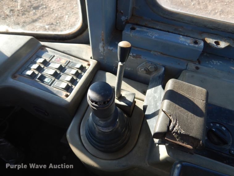 image for item DF0053 1998 Hyundai HL730-3  wheel loader