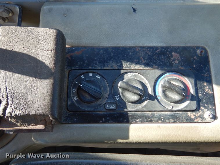 image for item DF0053 1998 Hyundai HL730-3  wheel loader