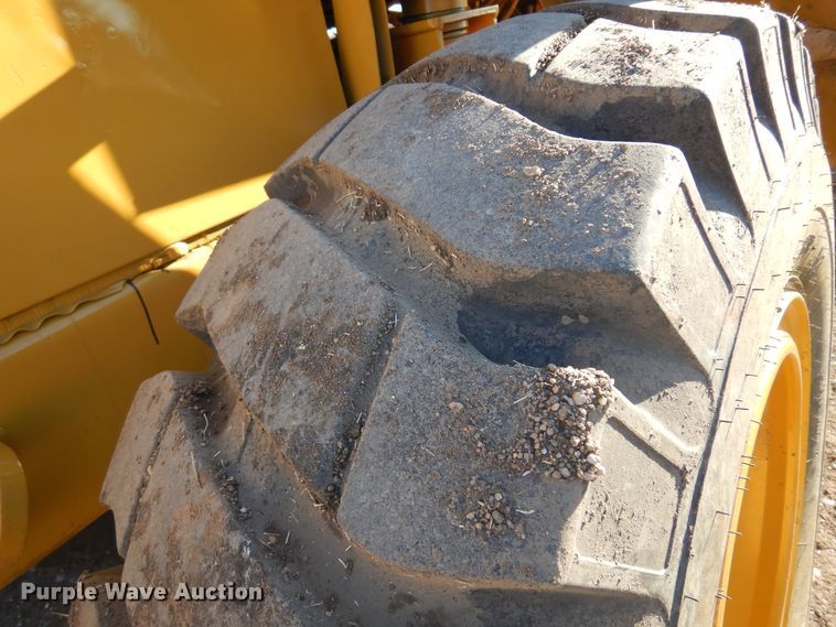 image for item DF0053 1998 Hyundai HL730-3  wheel loader