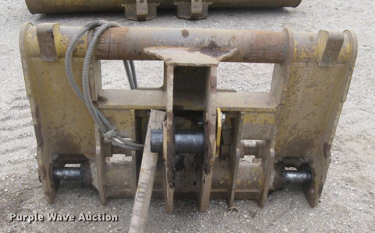 image for item DG5331 Caterpillar wheel loader quick attach