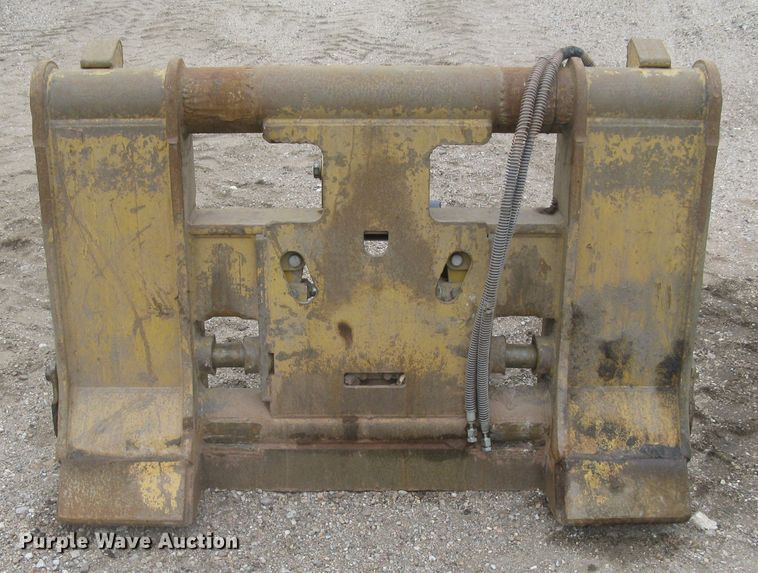 image for item DG5331 Caterpillar wheel loader quick attach